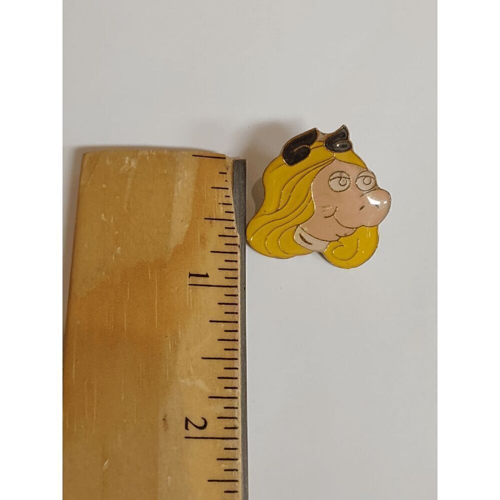 Miss Piggy The Muppets Collectible Pin with Pinback